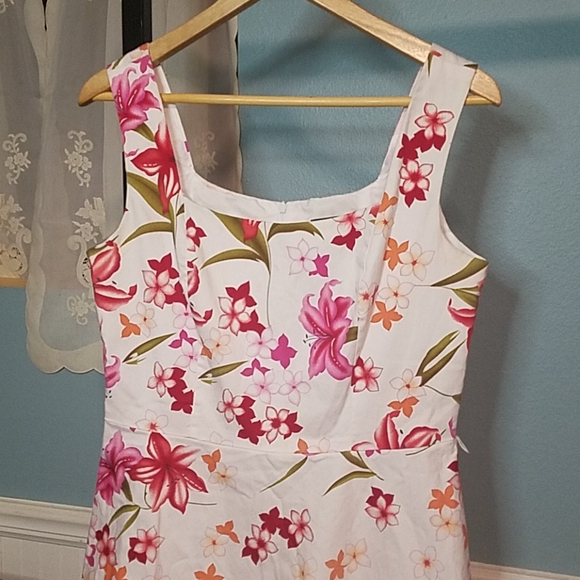 COPY - Scarlett brand floral dress - Picture 2 of 7